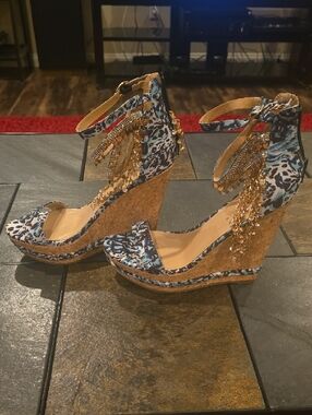 Shoe Dazzle Women's Blue Patterned Ankle-Strap Sandals with Gold Chain Accent